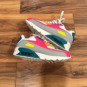 Cape Robin Neon Retro Sneakers